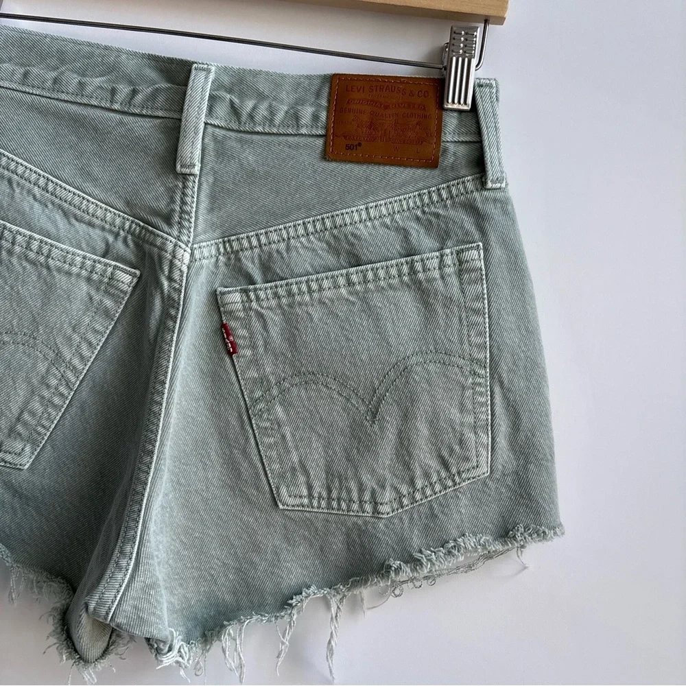 Levi’s Dusty Lily Pad Raw Hem Buttonfly Denim Jean Shorts Olive Green Size 27